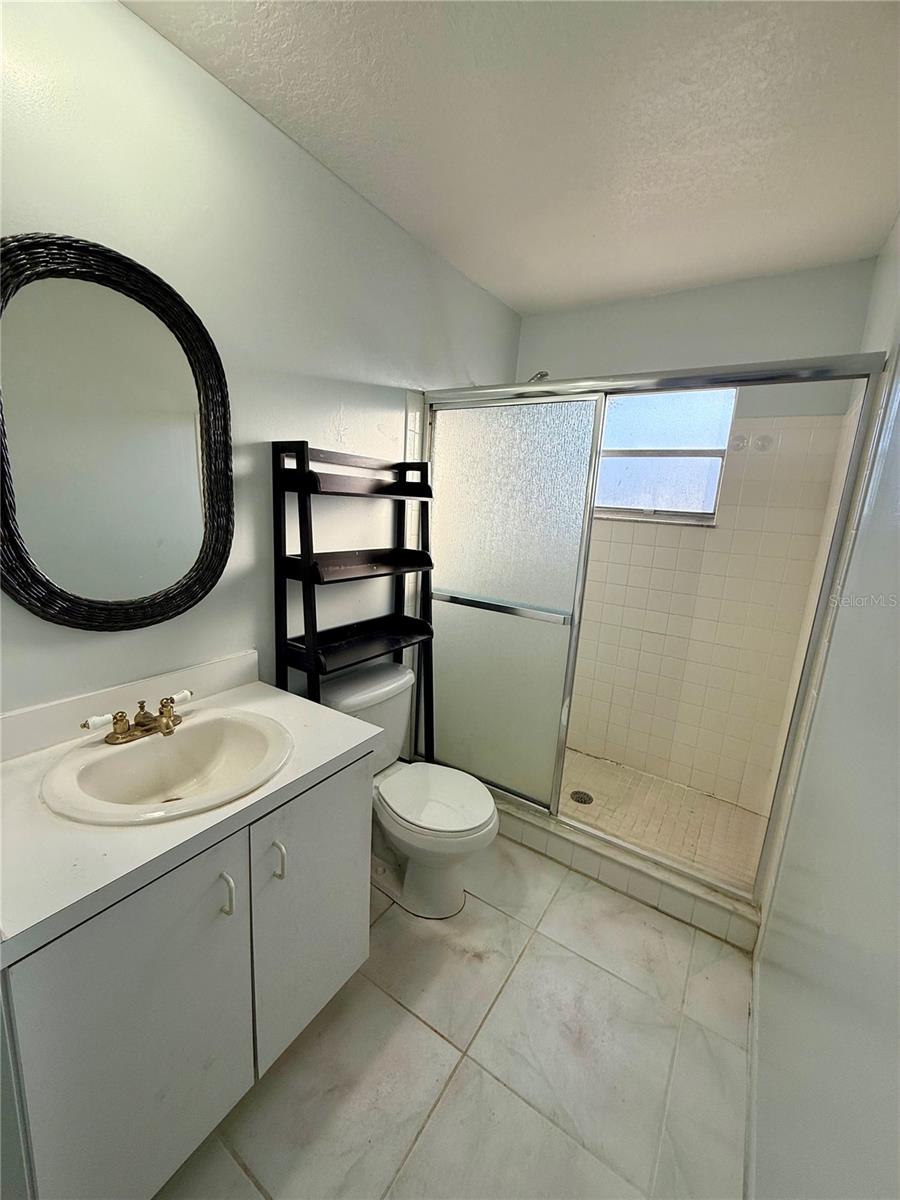 Image 6 of 14 For 10159 Crown Court