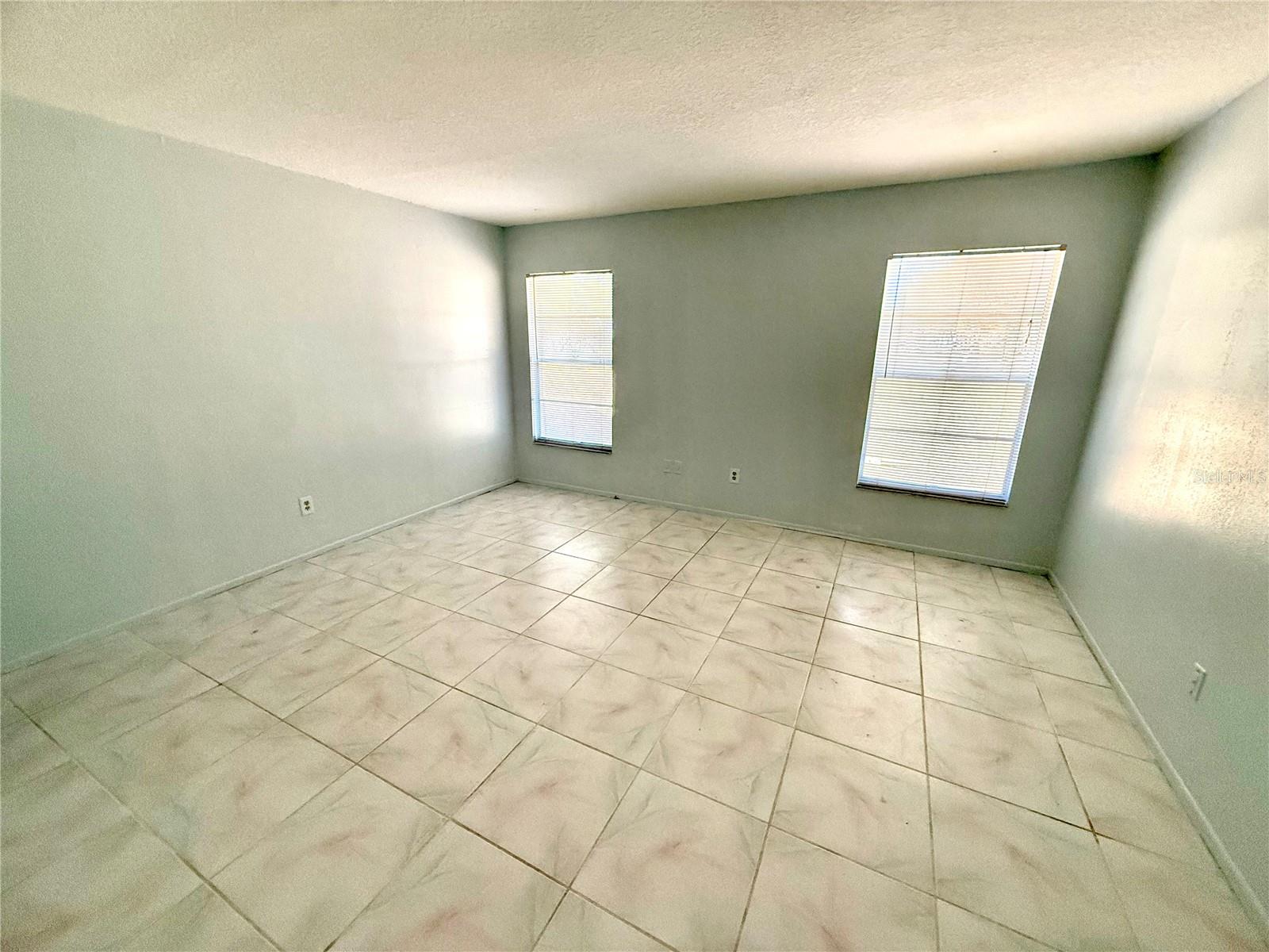 Image 7 of 14 For 10159 Crown Court