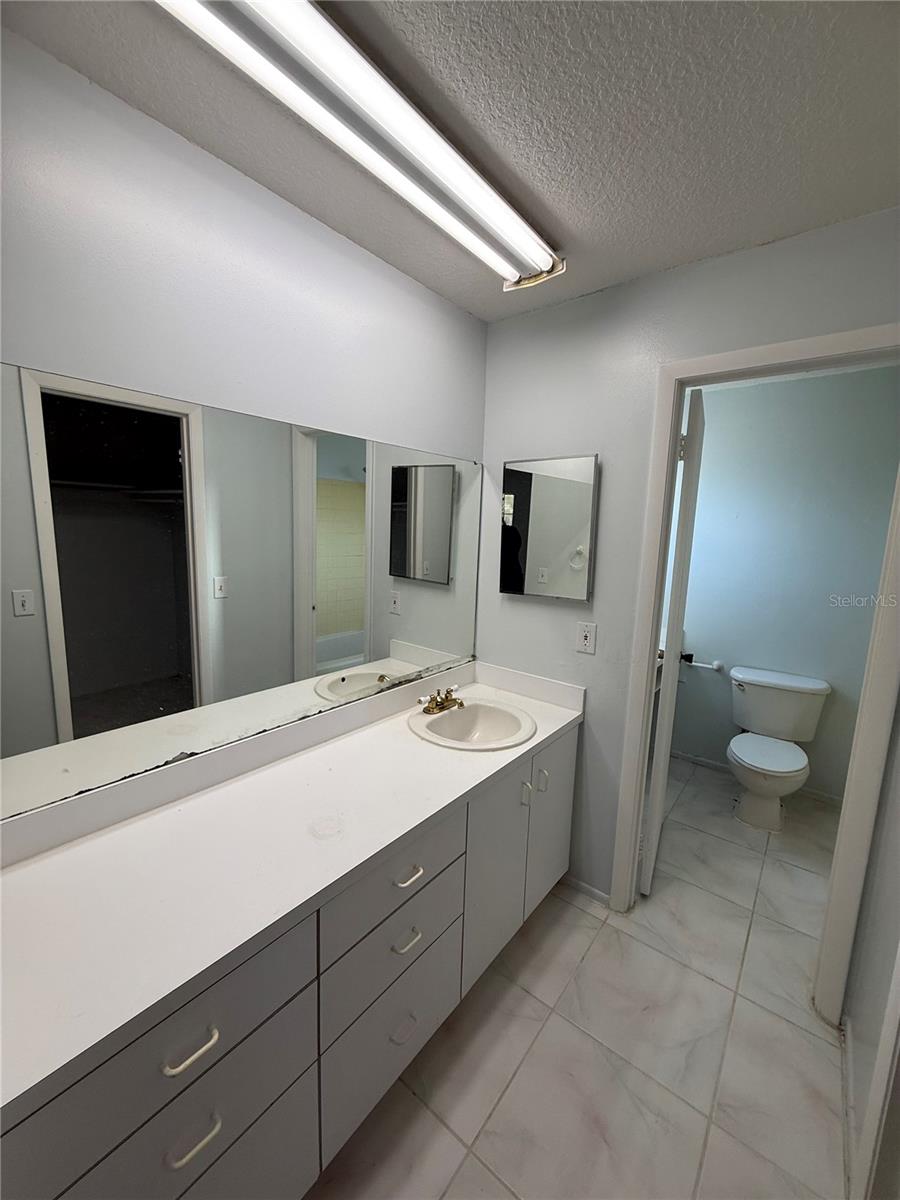 Image 8 of 14 For 10159 Crown Court