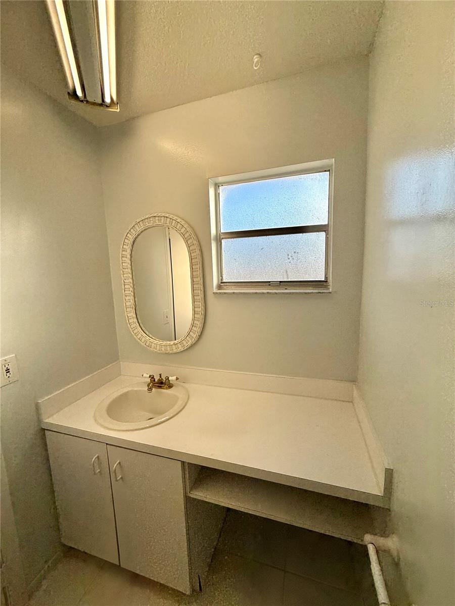 Image 9 of 14 For 10159 Crown Court