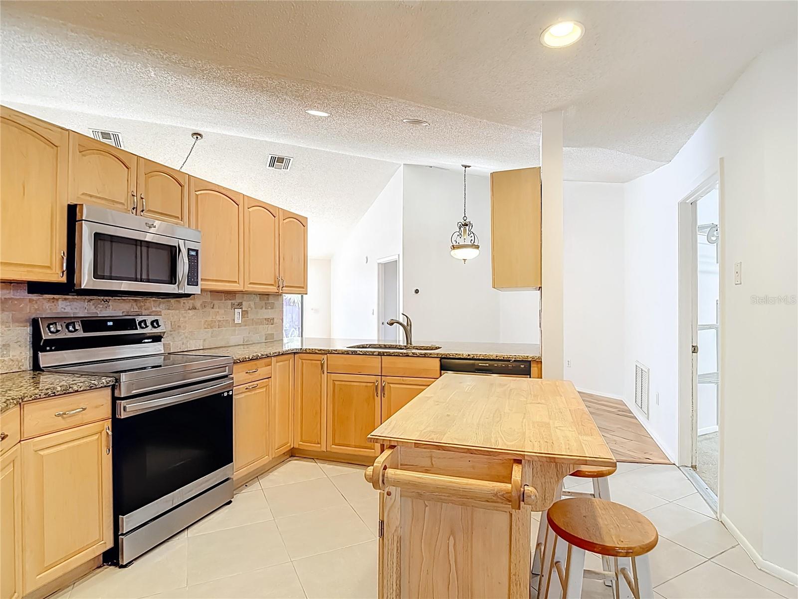 Image 16 of 78 For 15005 Redcliff Drive