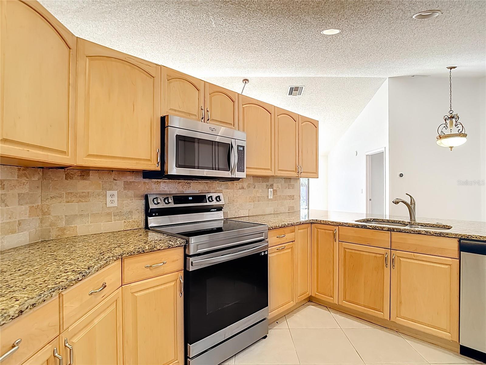 Image 17 of 78 For 15005 Redcliff Drive