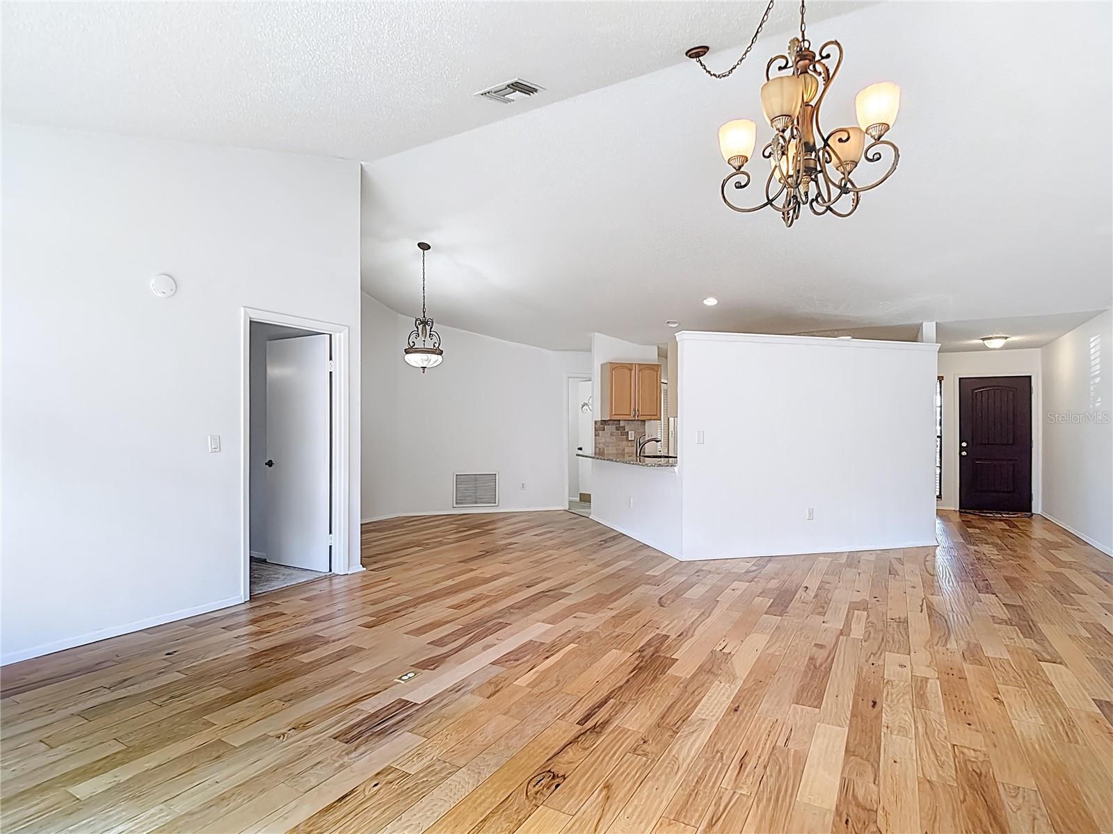 Image 32 of 78 For 15005 Redcliff Drive