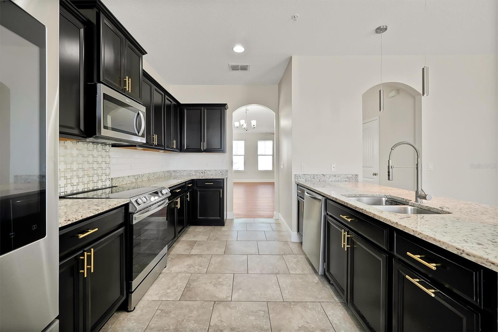 Image 15 of 39 For 10522 Green Ivy Lane