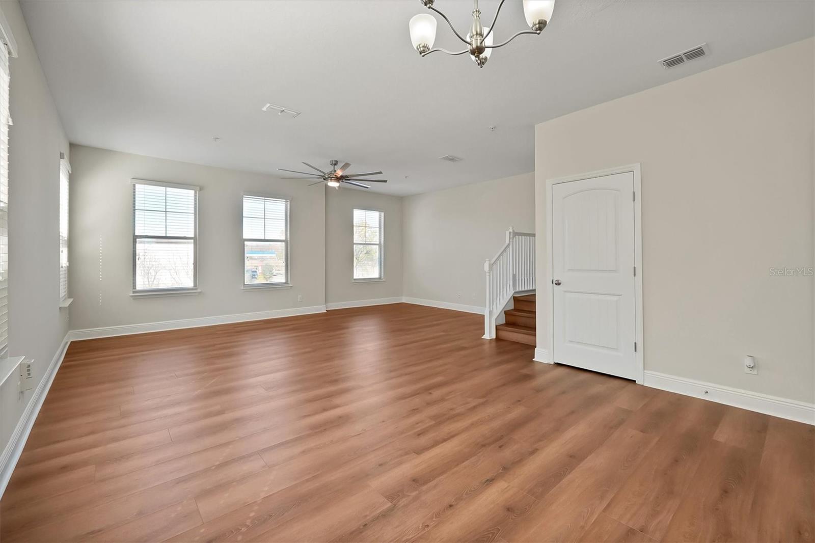 Image 16 of 39 For 10522 Green Ivy Lane