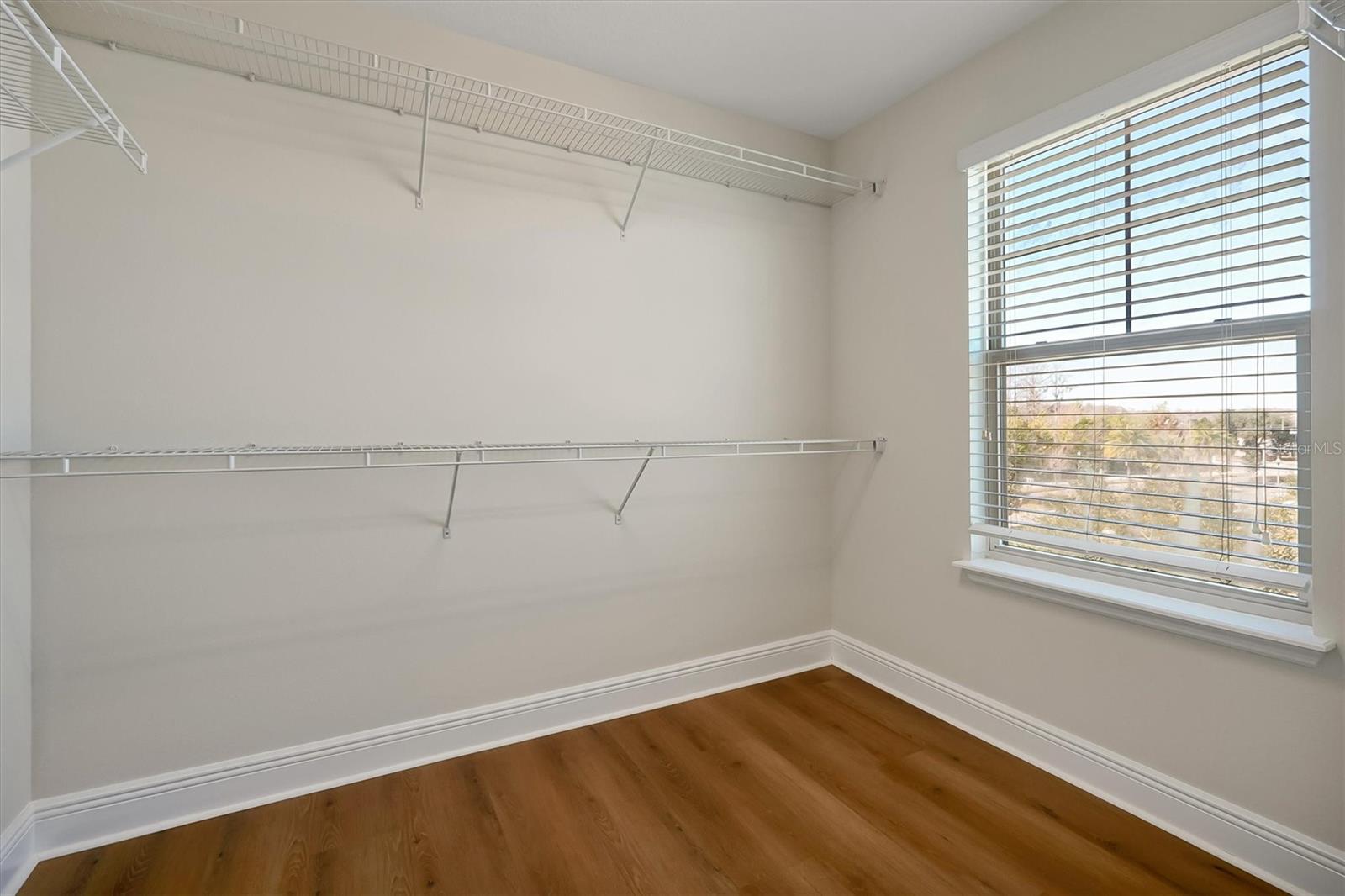 Image 21 of 39 For 10522 Green Ivy Lane