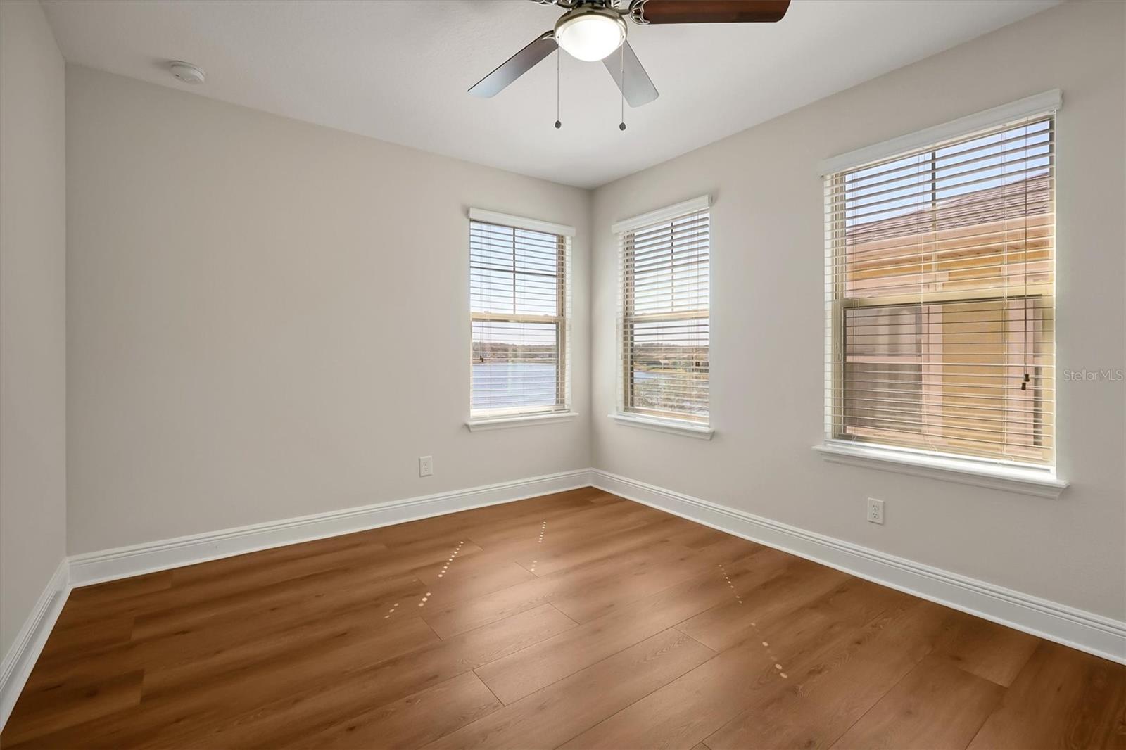 Image 24 of 39 For 10522 Green Ivy Lane