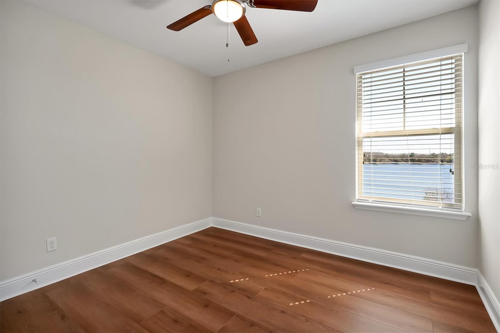 Image 28 of 39 For 10522 Green Ivy Lane