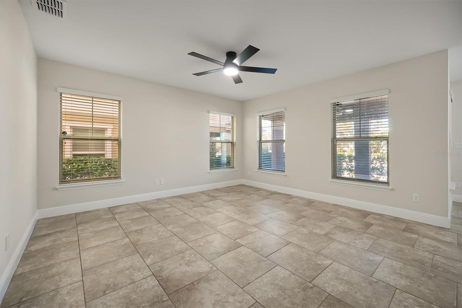 Image 8 of 39 For 10522 Green Ivy Lane