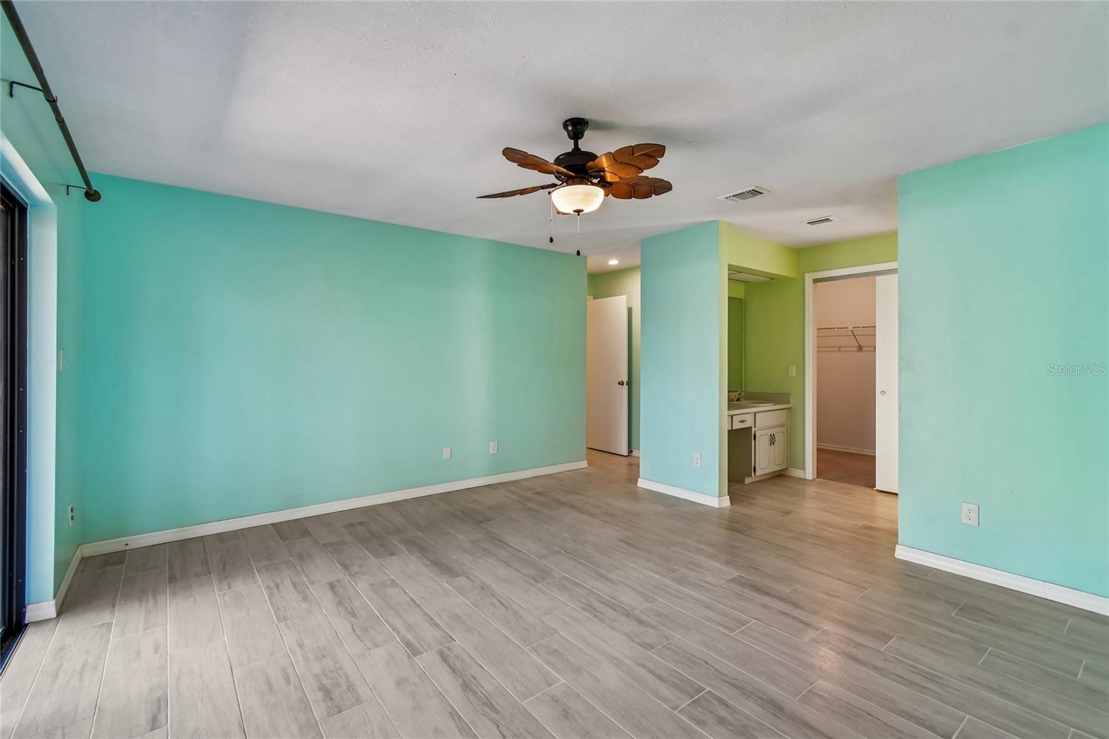 Image 30 of 73 For 1894 Long Pond Drive