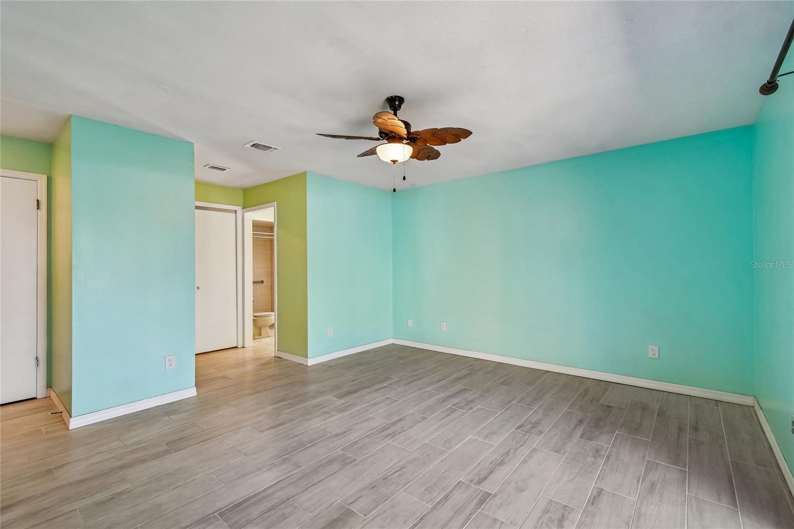 Image 31 of 73 For 1894 Long Pond Drive