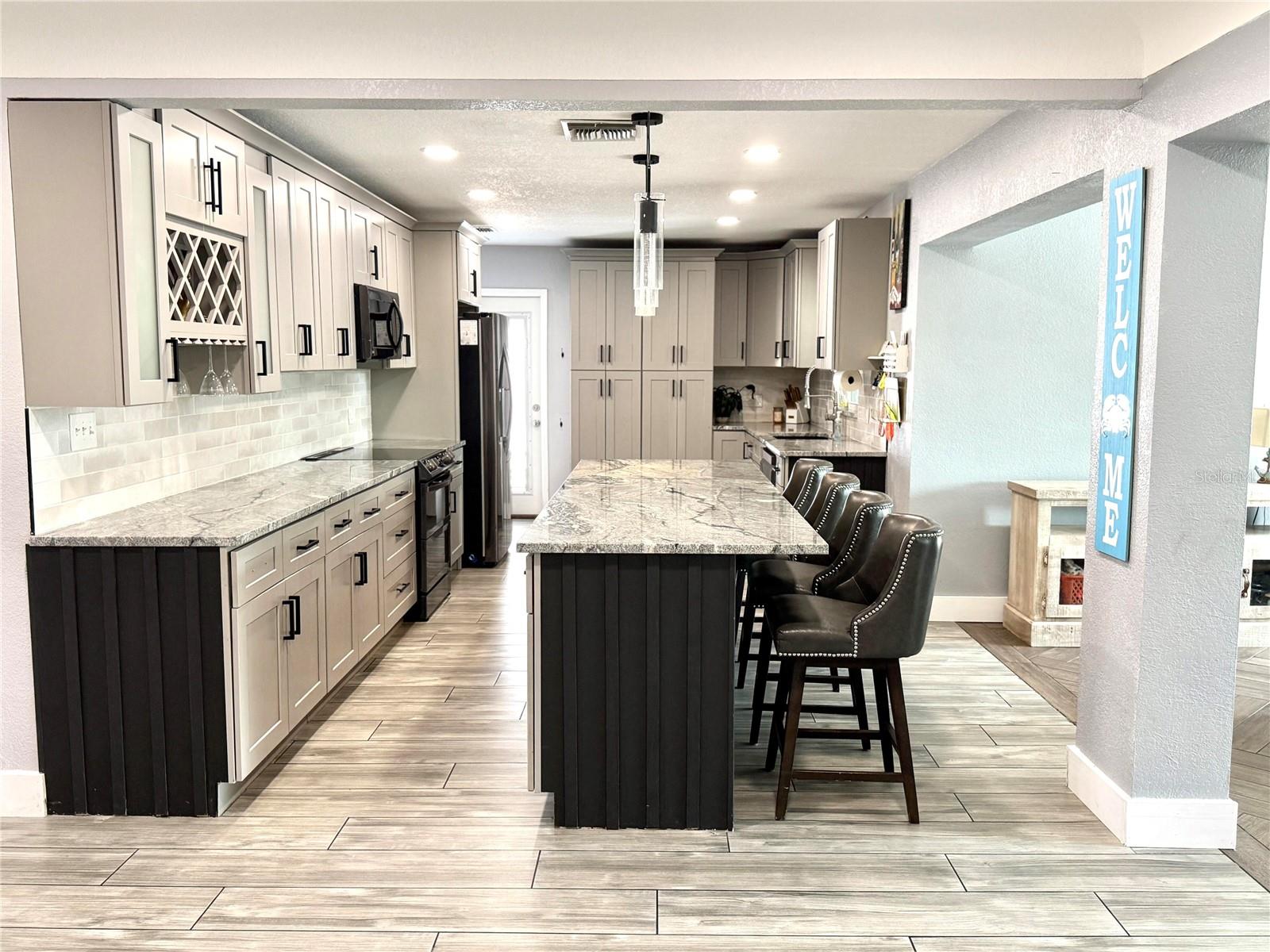 Listing photo id 8 for 8280 32nd Avenue N