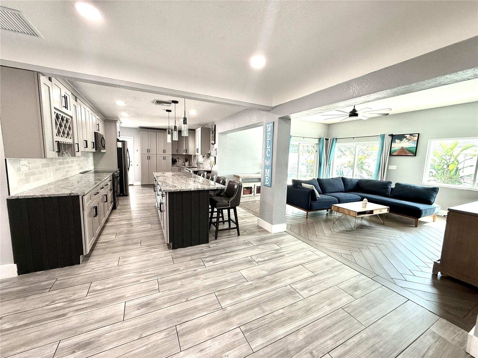 Listing photo id 9 for 8280 32nd Avenue N