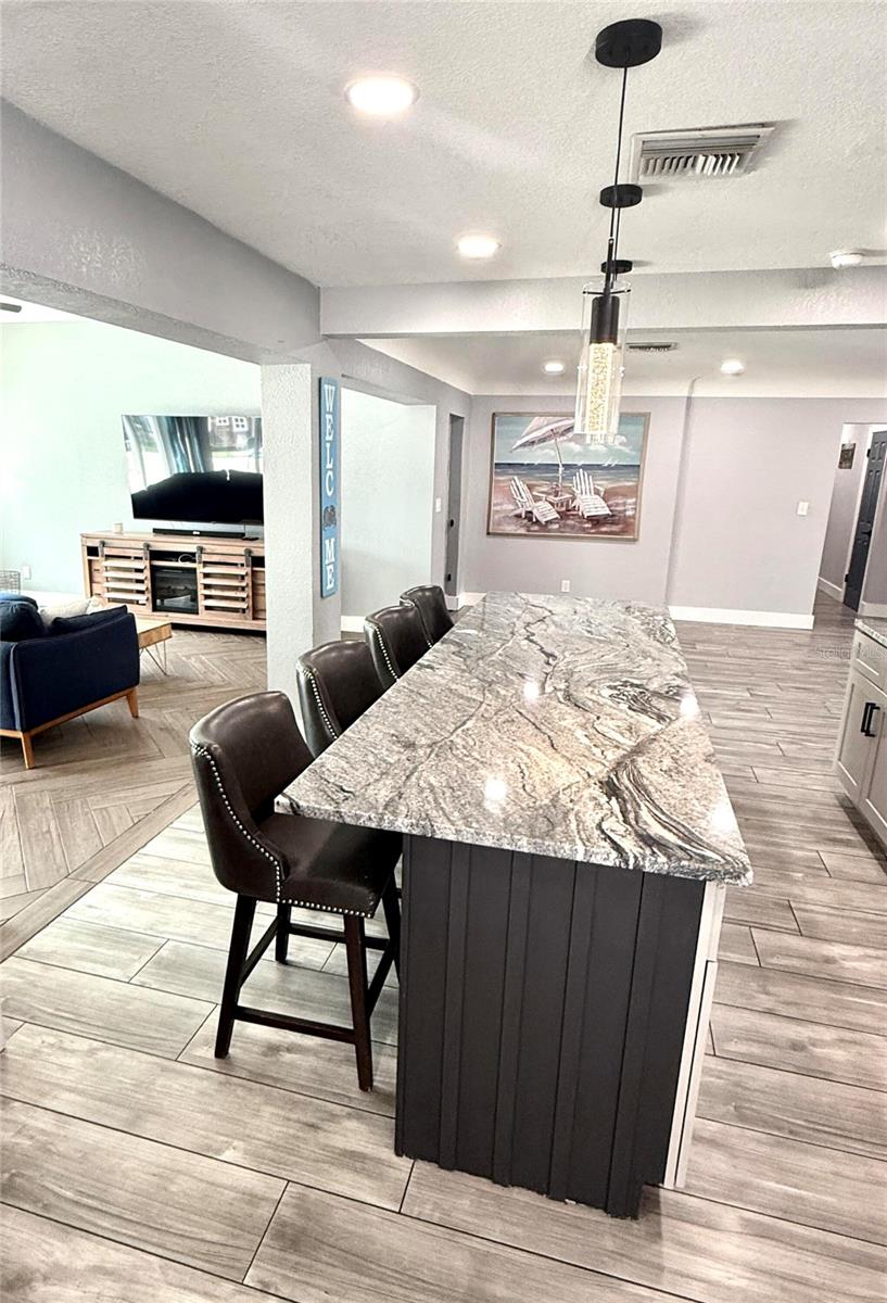 Listing photo id 11 for 8280 32nd Avenue N