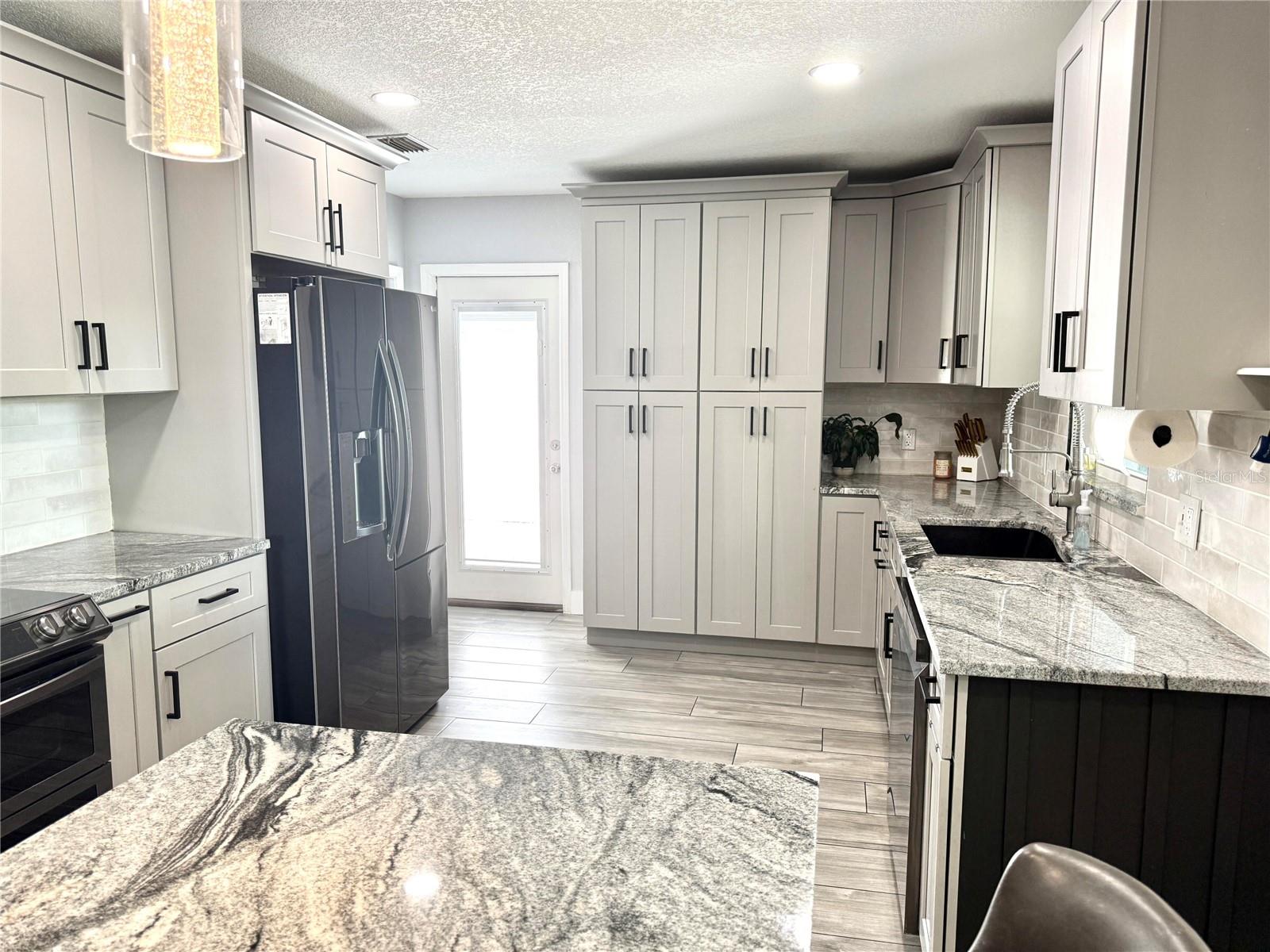 Listing photo id 12 for 8280 32nd Avenue N