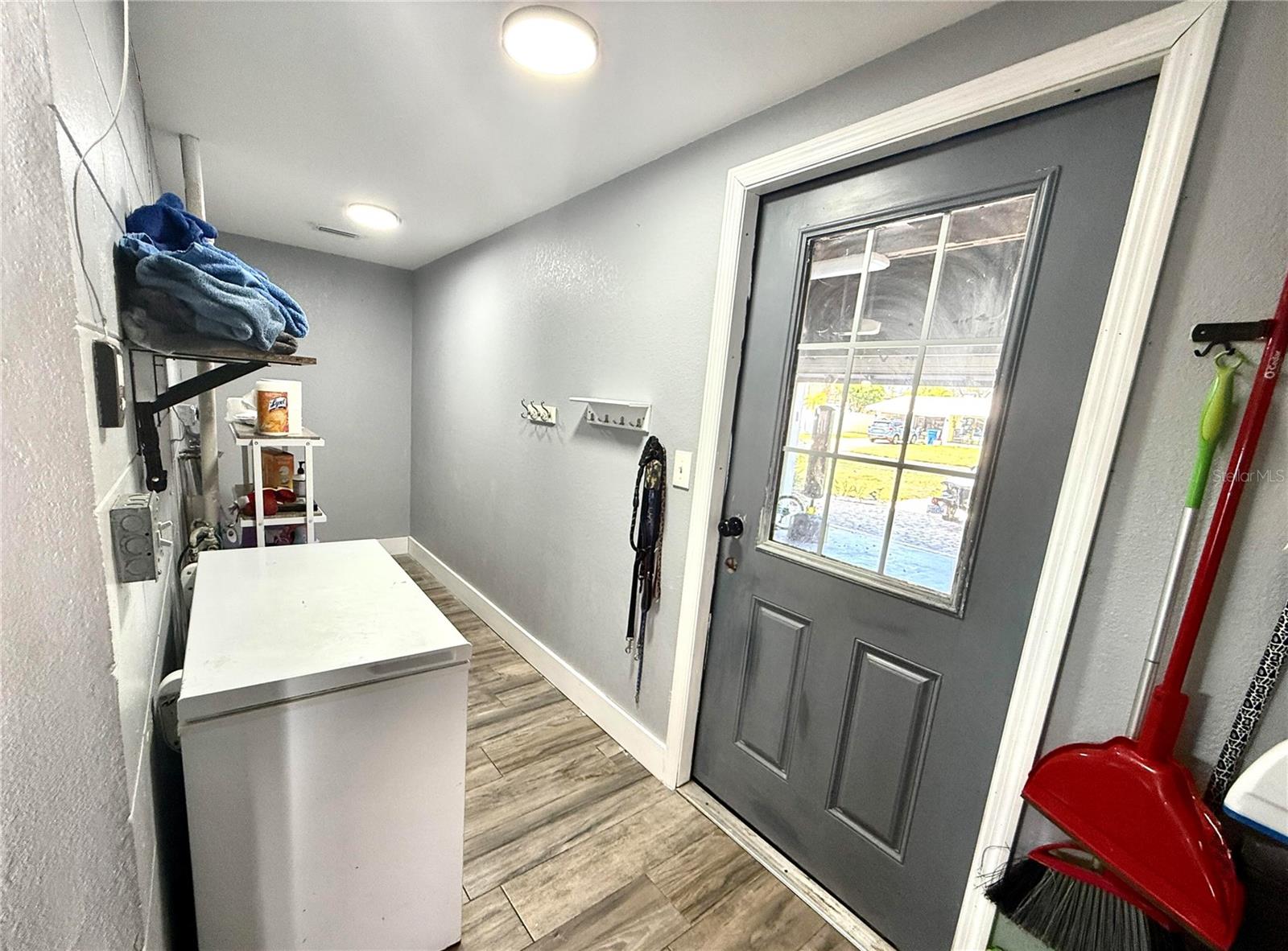 Listing photo id 13 for 8280 32nd Avenue N