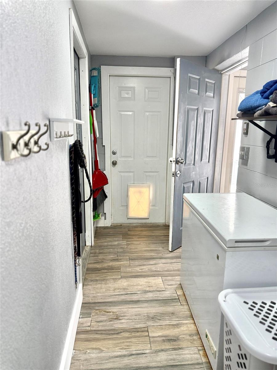 Listing photo id 15 for 8280 32nd Avenue N