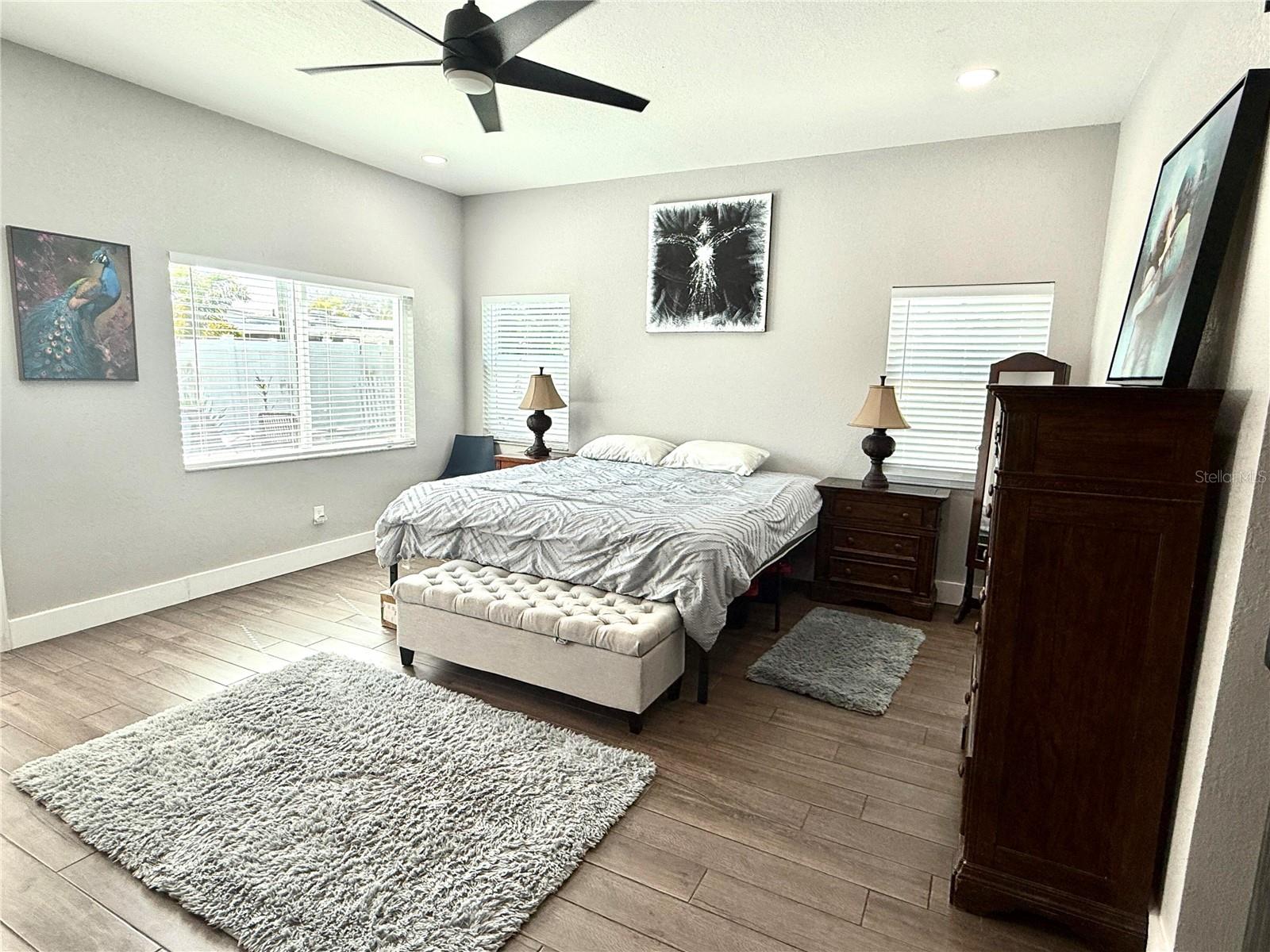 Listing photo id 17 for 8280 32nd Avenue N