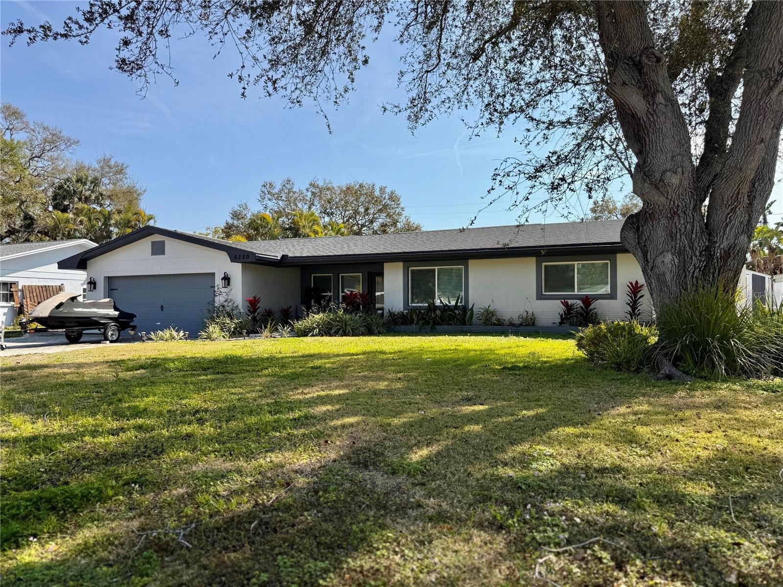 Listing photo id 0 for 8280 32nd Avenue N