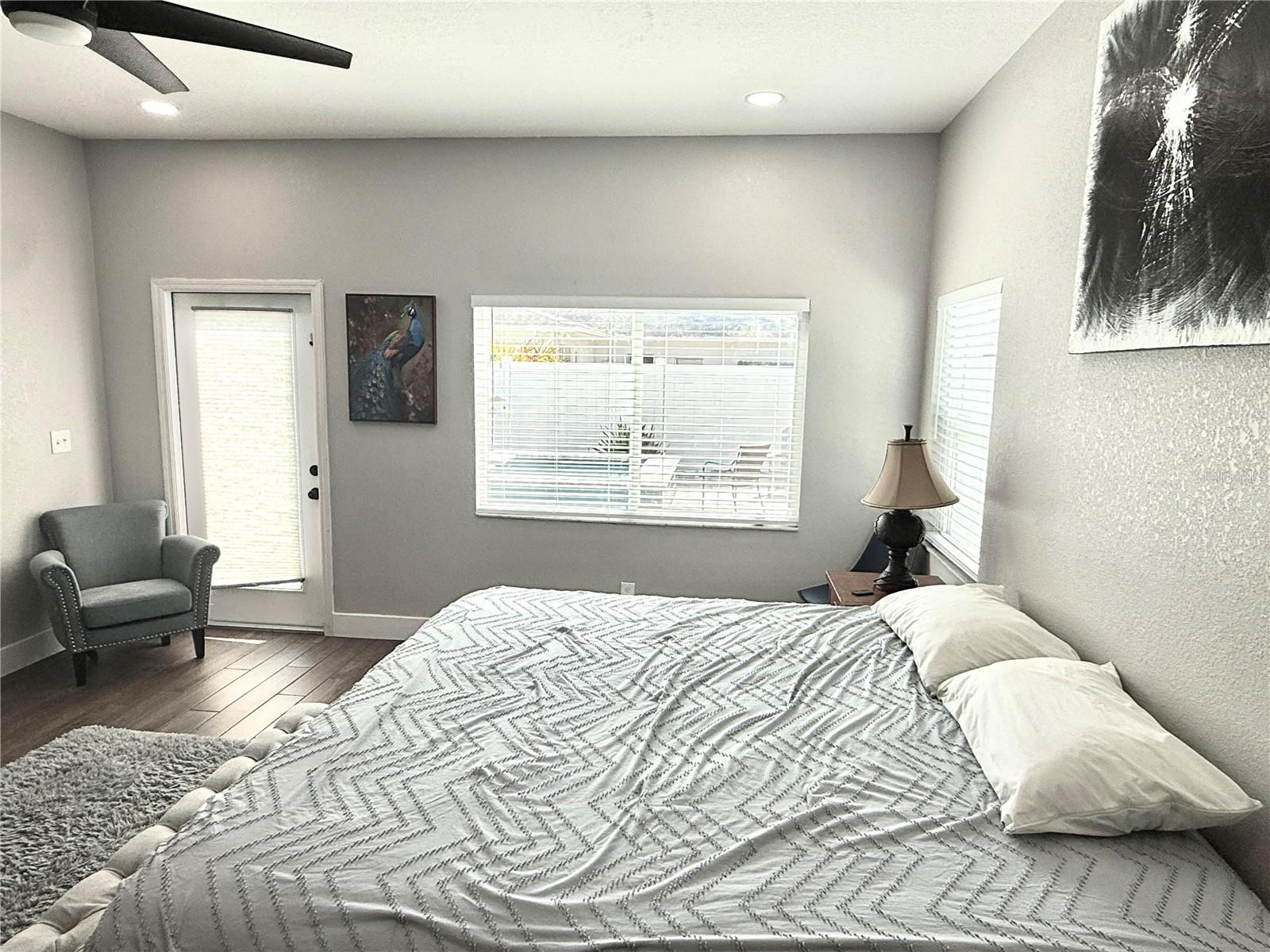 Listing photo id 18 for 8280 32nd Avenue N