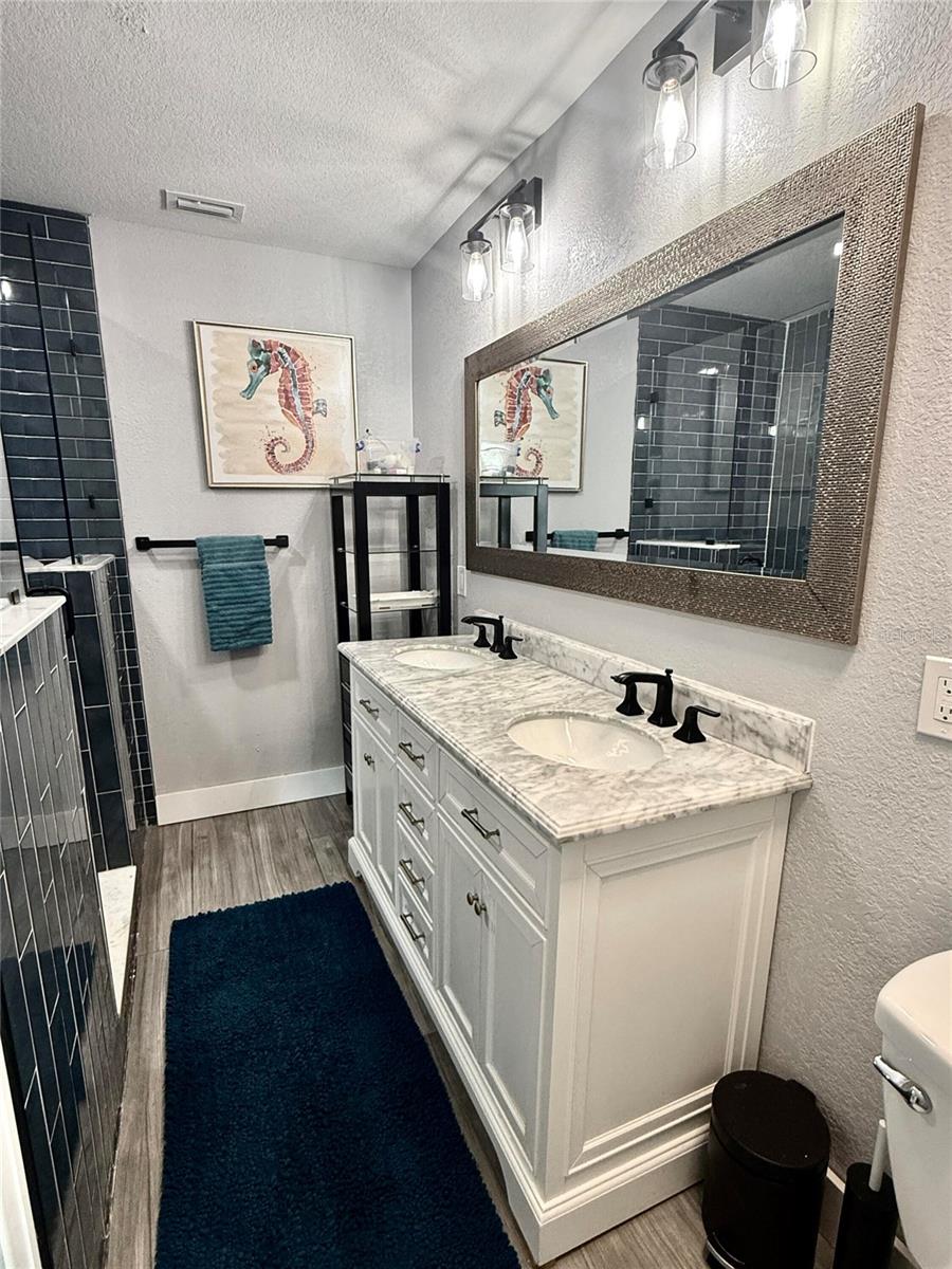 Listing photo id 21 for 8280 32nd Avenue N