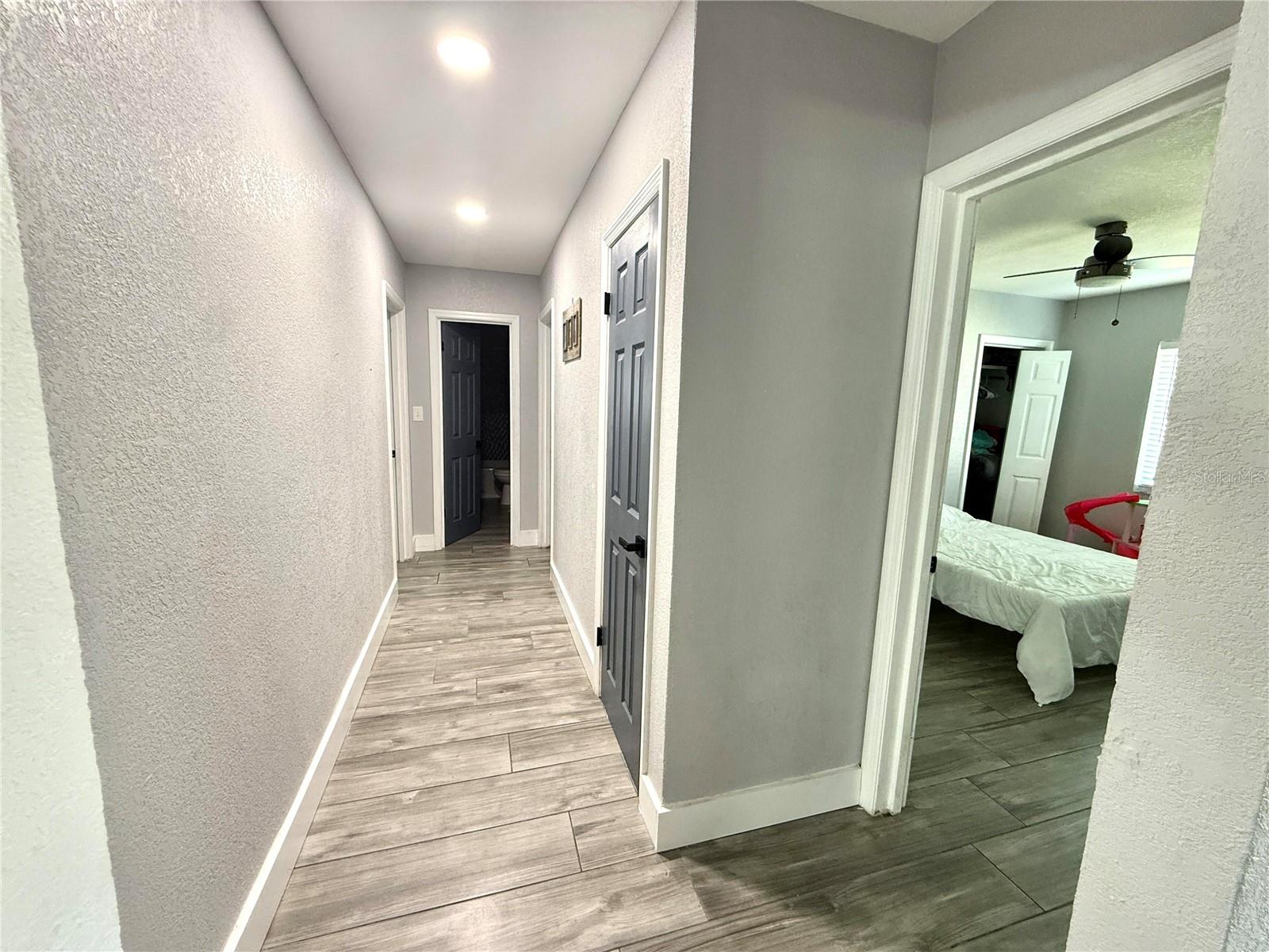 Listing photo id 23 for 8280 32nd Avenue N