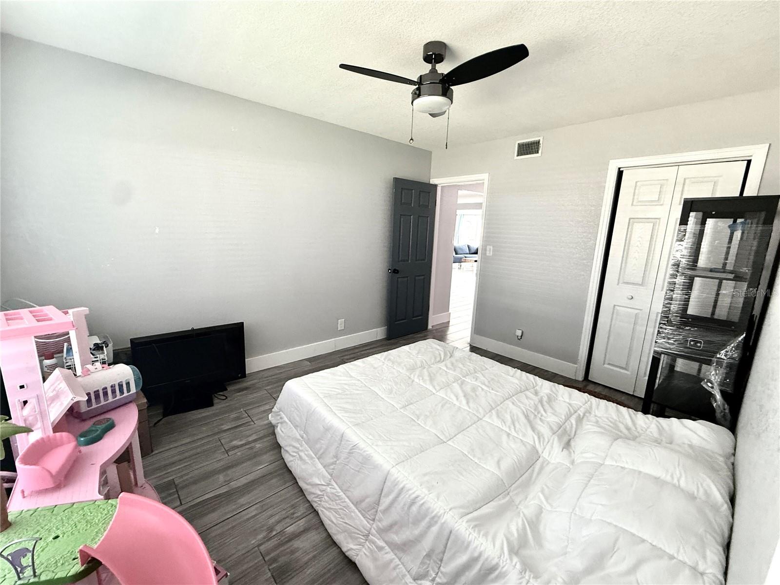 Listing photo id 25 for 8280 32nd Avenue N