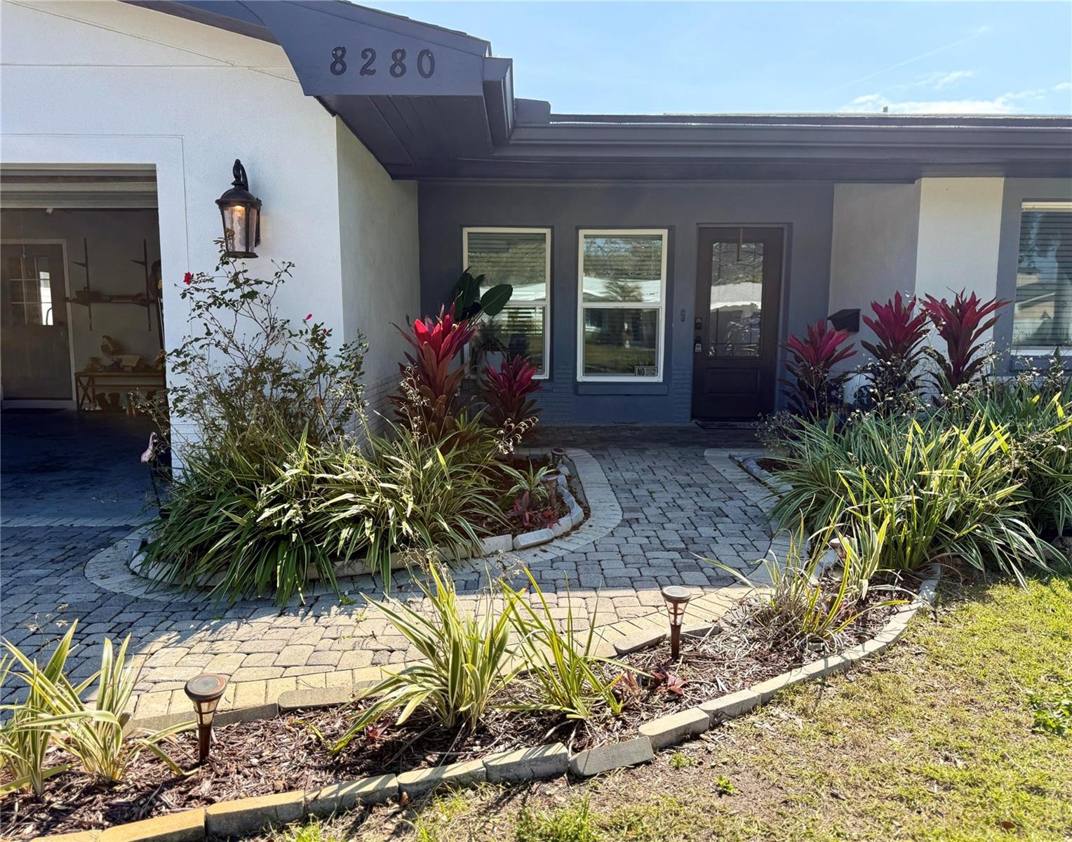 Listing photo id 1 for 8280 32nd Avenue N