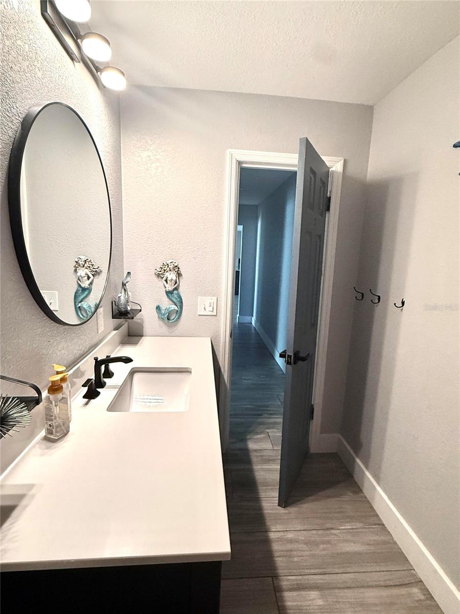 Listing photo id 31 for 8280 32nd Avenue N