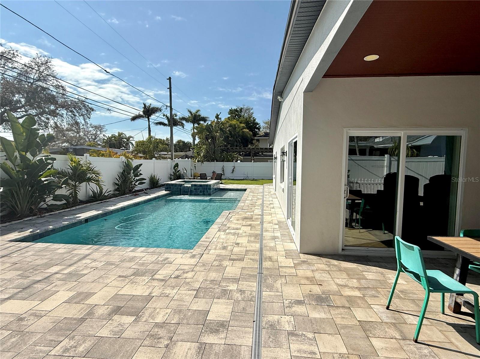 Listing photo id 33 for 8280 32nd Avenue N