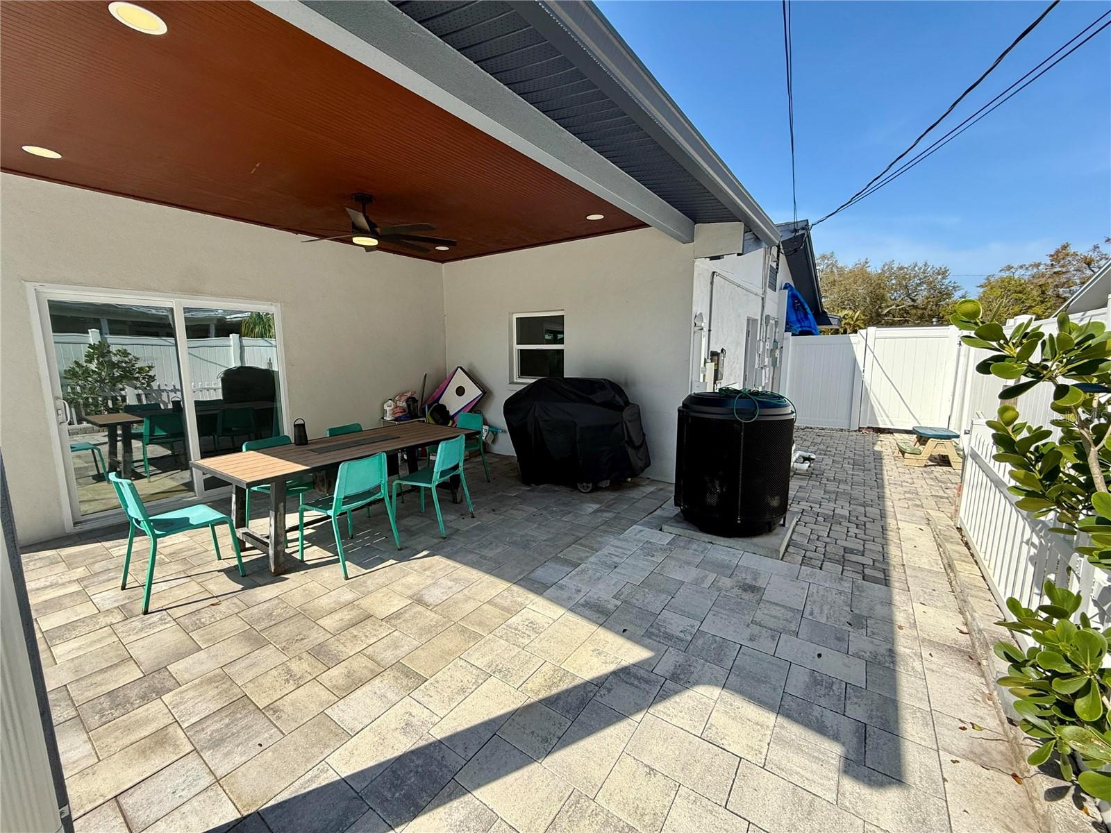 Listing photo id 34 for 8280 32nd Avenue N