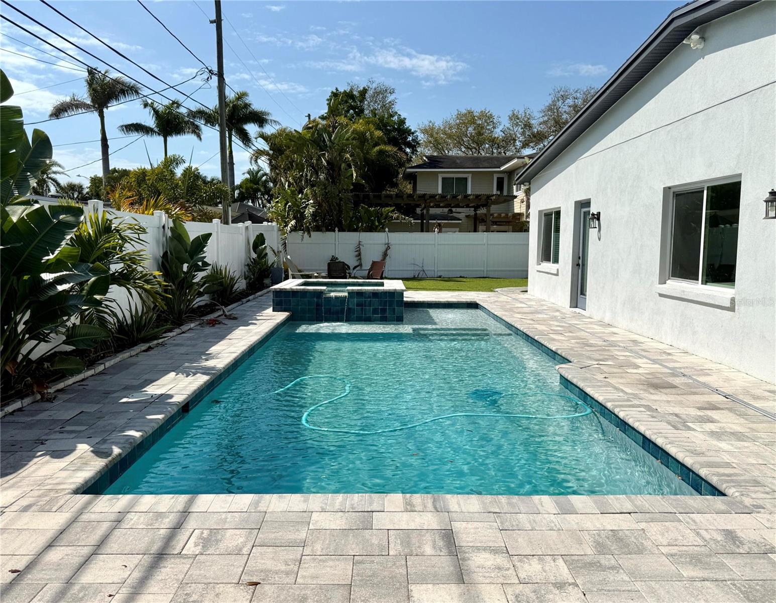 Listing photo id 35 for 8280 32nd Avenue N