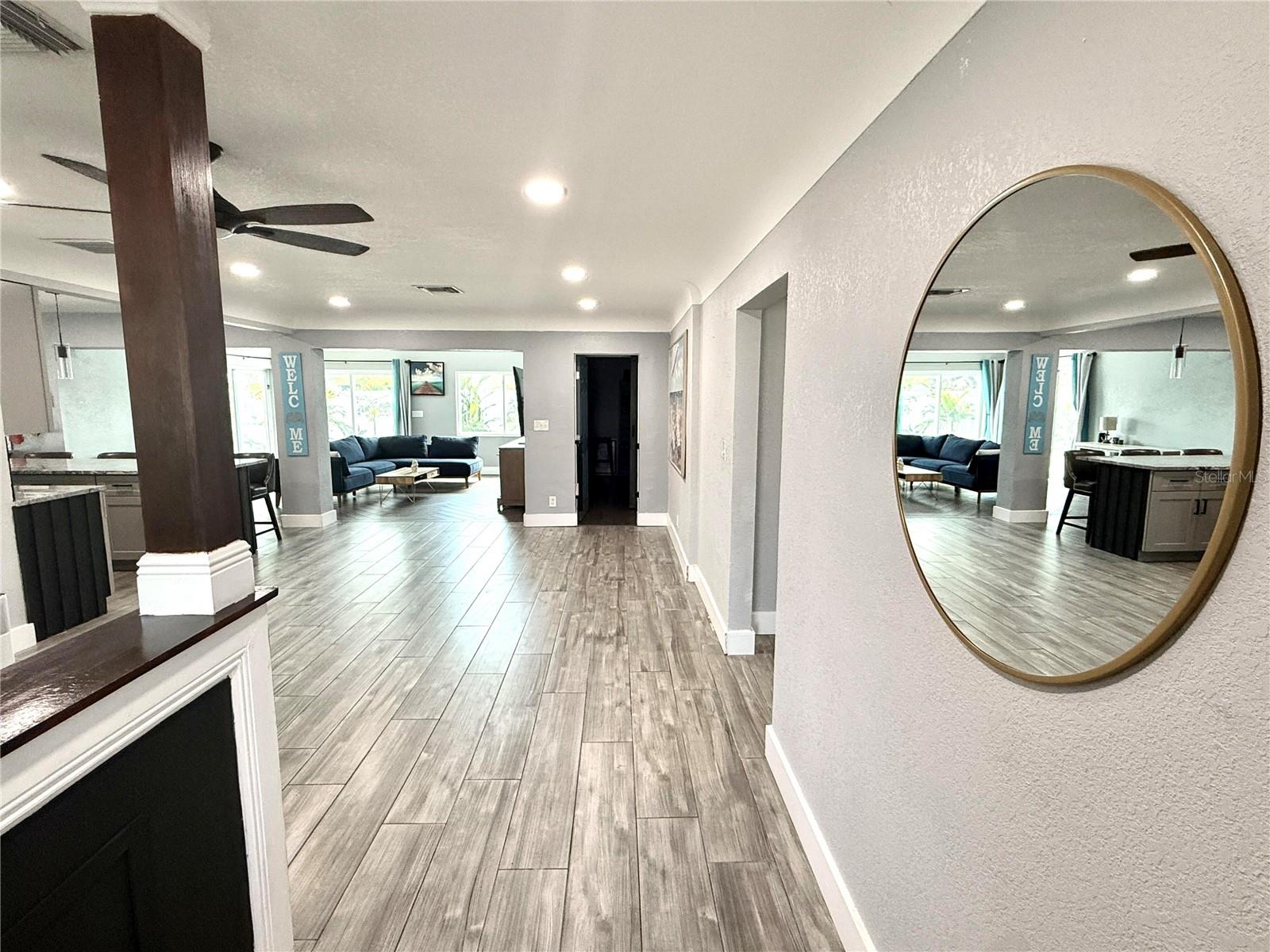 Listing photo id 2 for 8280 32nd Avenue N