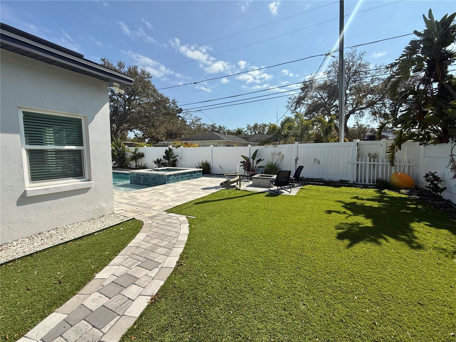 Listing photo id 38 for 8280 32nd Avenue N