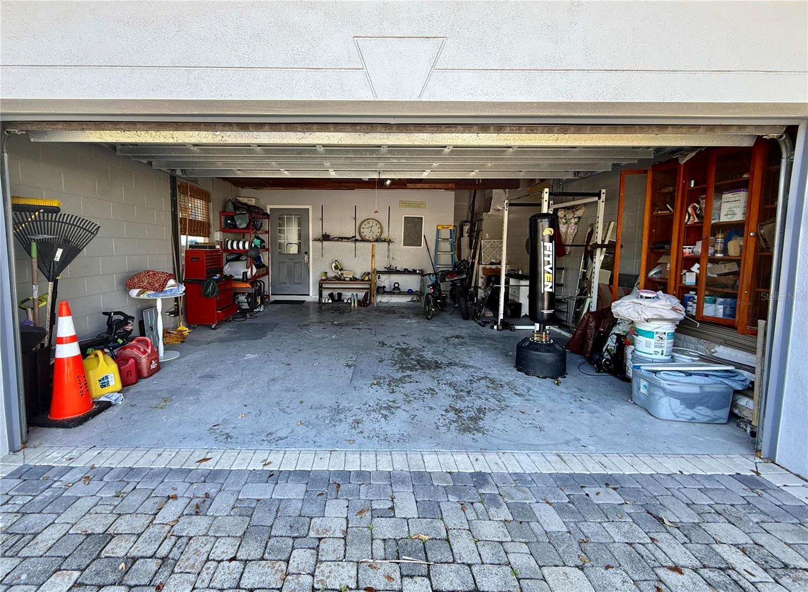 Listing photo id 40 for 8280 32nd Avenue N