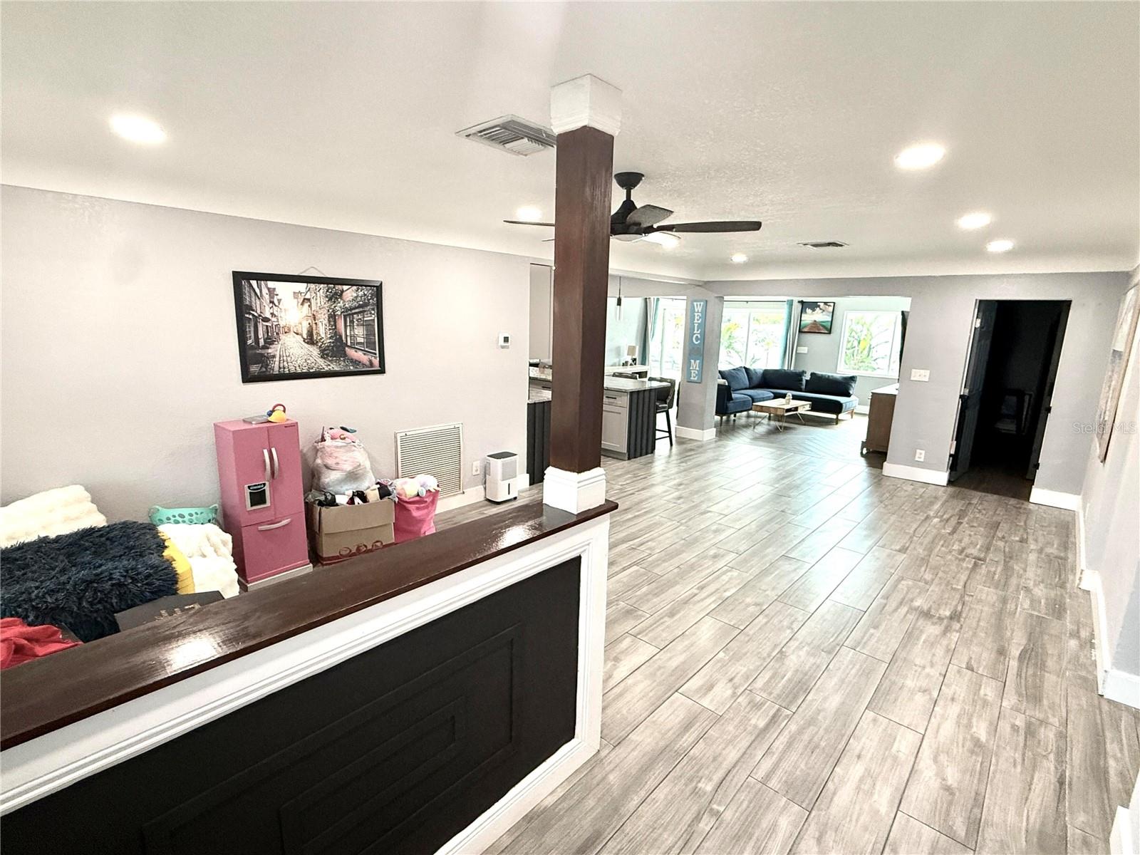 Listing photo id 3 for 8280 32nd Avenue N