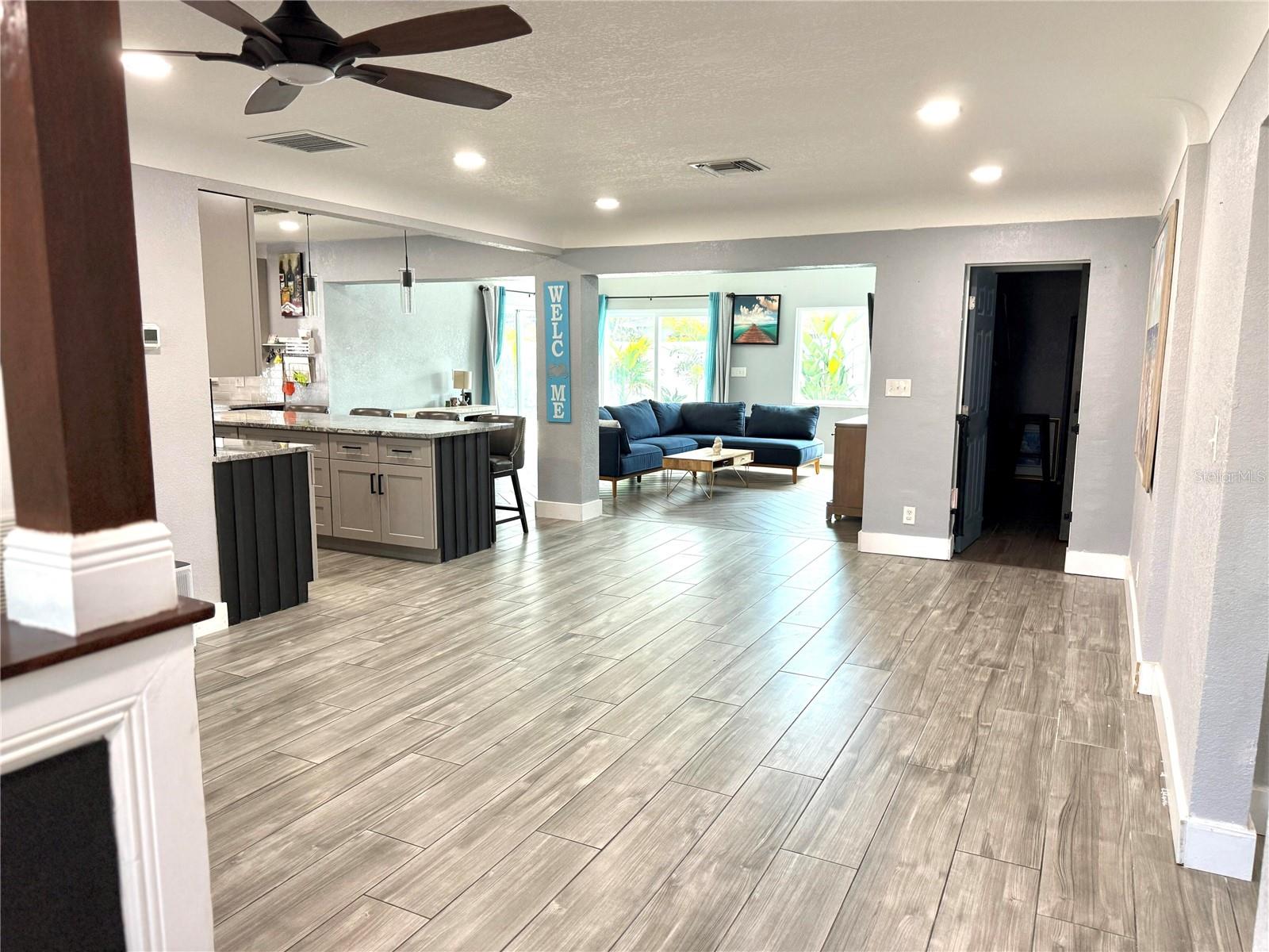 Listing photo id 4 for 8280 32nd Avenue N