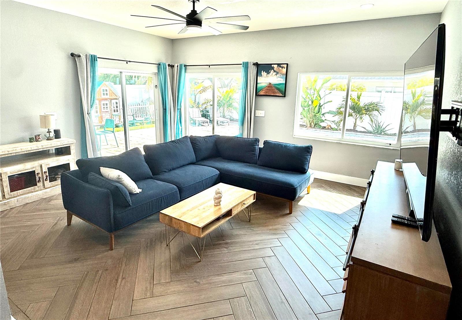 Listing photo id 6 for 8280 32nd Avenue N