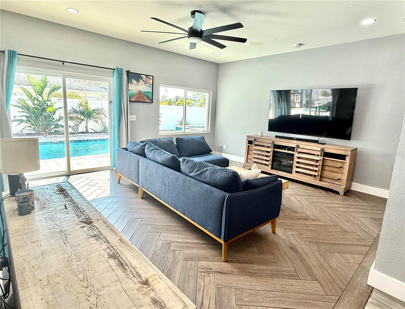 Listing photo id 7 for 8280 32nd Avenue N