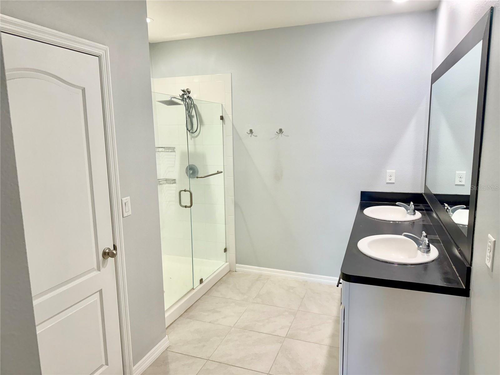 Image 21 of 39 For 3305 Royal Tern