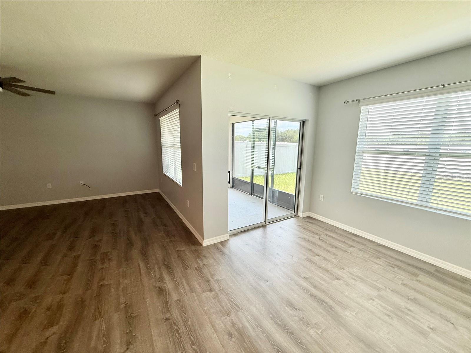 Image 24 of 39 For 3305 Royal Tern