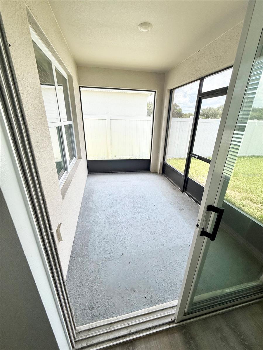 Image 25 of 39 For 3305 Royal Tern