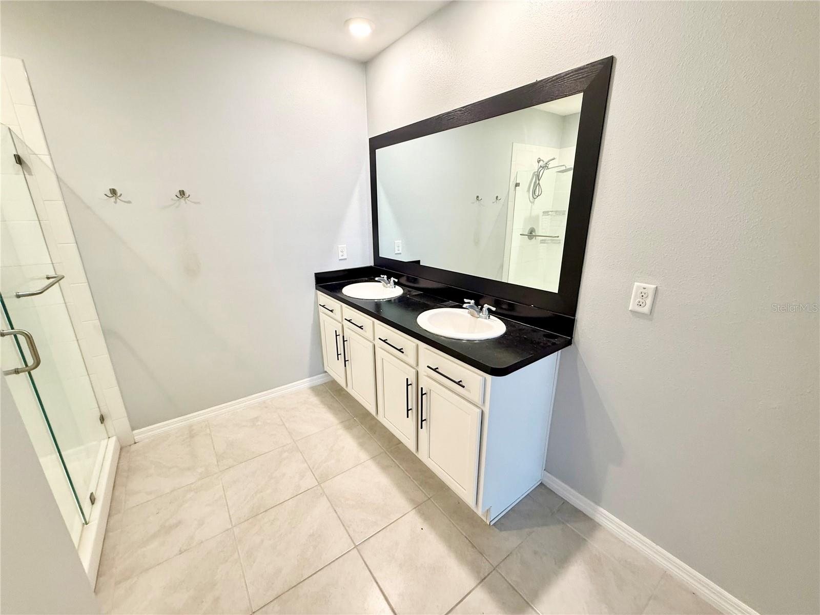 Image 27 of 39 For 3305 Royal Tern