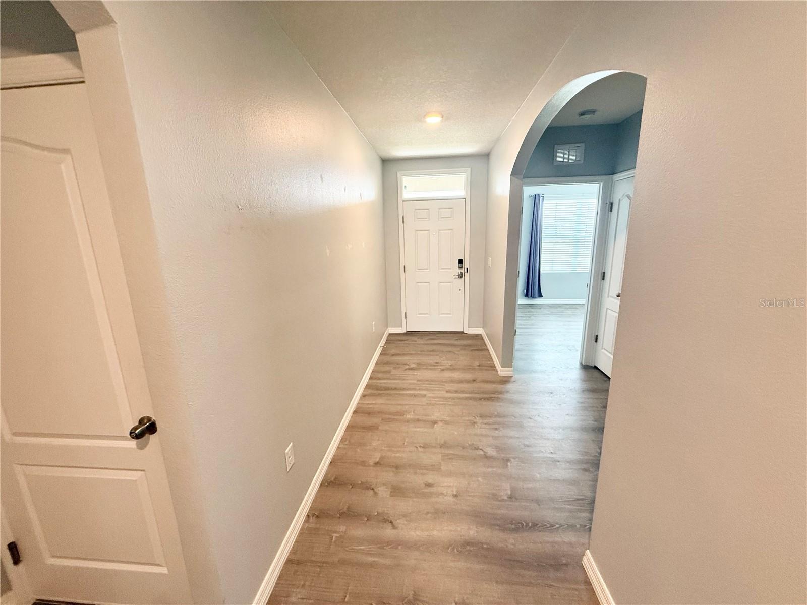 Image 28 of 39 For 3305 Royal Tern