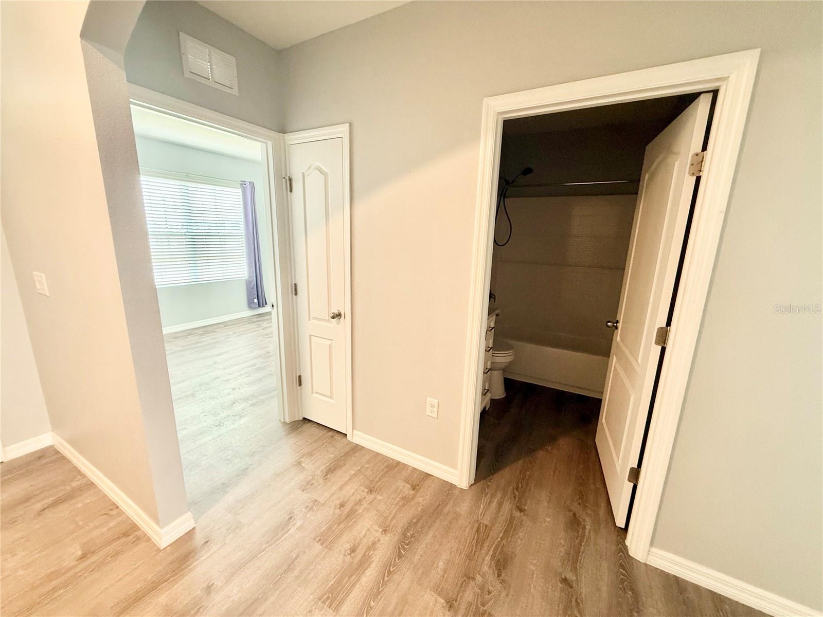 Image 30 of 39 For 3305 Royal Tern