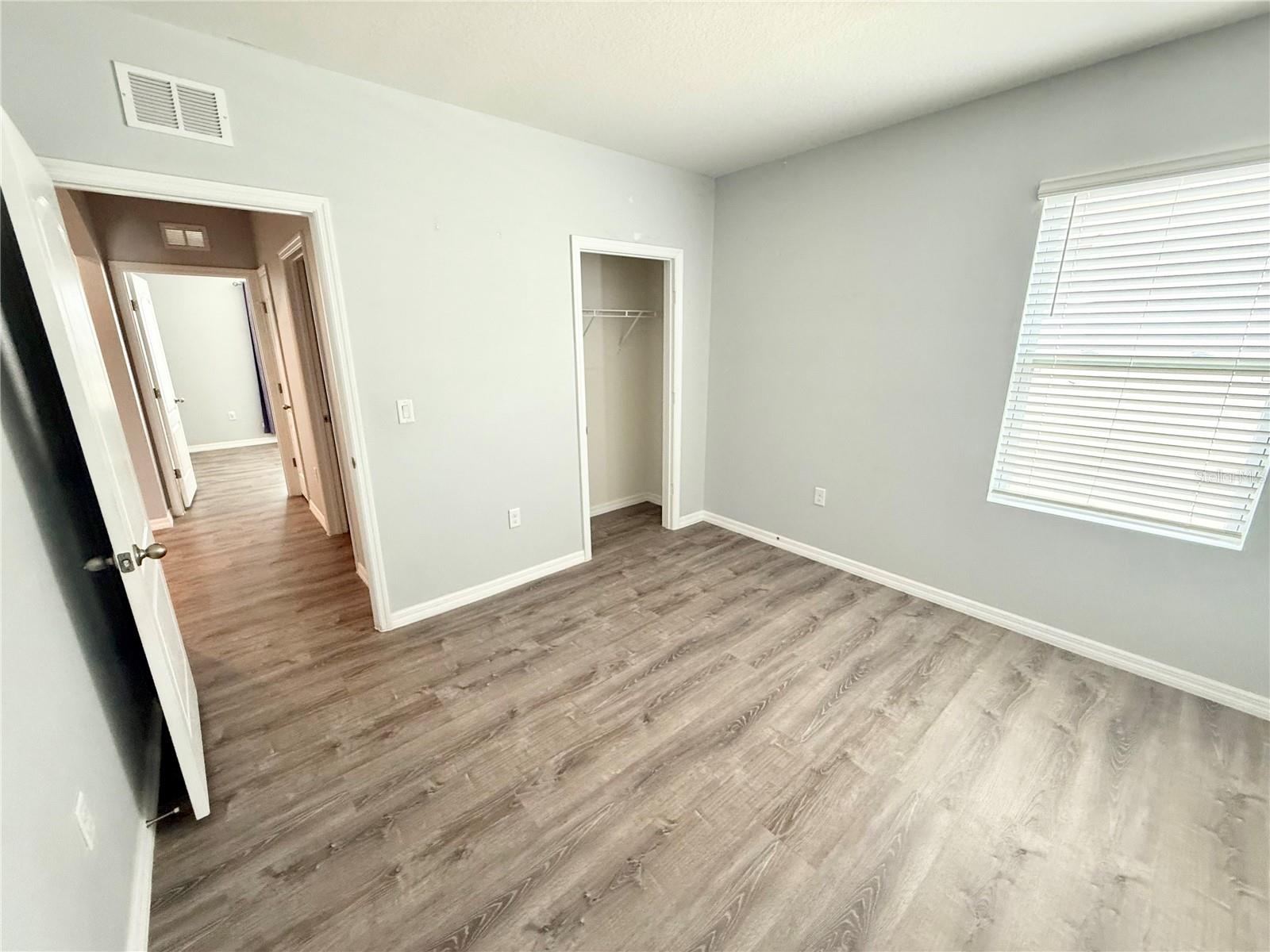 Image 32 of 39 For 3305 Royal Tern