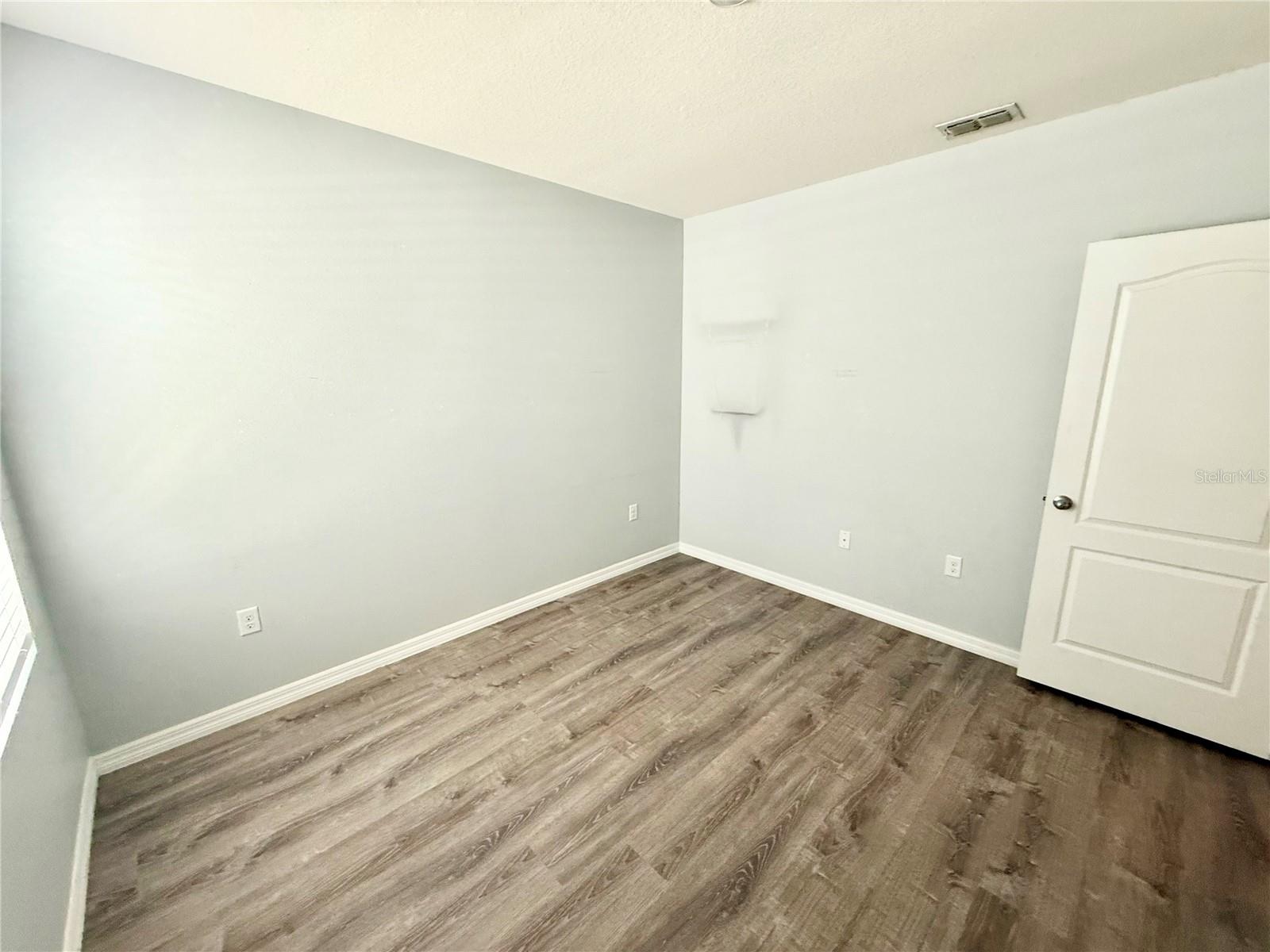 Image 33 of 39 For 3305 Royal Tern