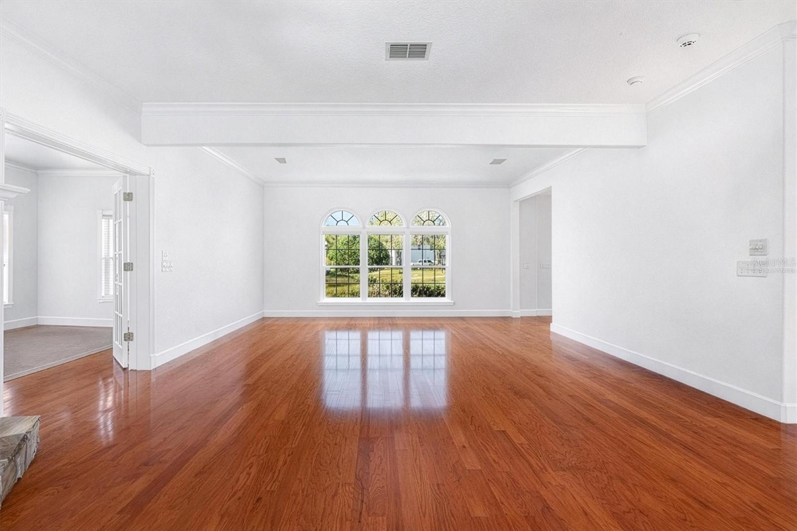 Image 14 of 79 For 441 Courtlea Oaks Boulevard