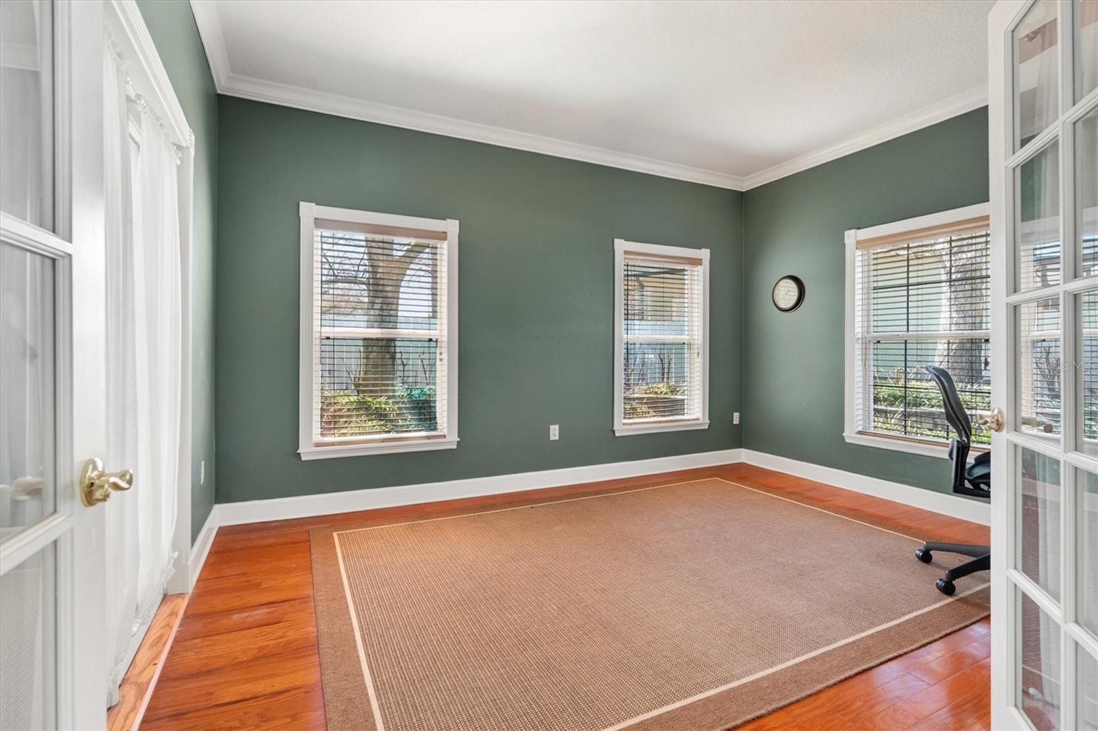 Image 17 of 79 For 441 Courtlea Oaks Boulevard