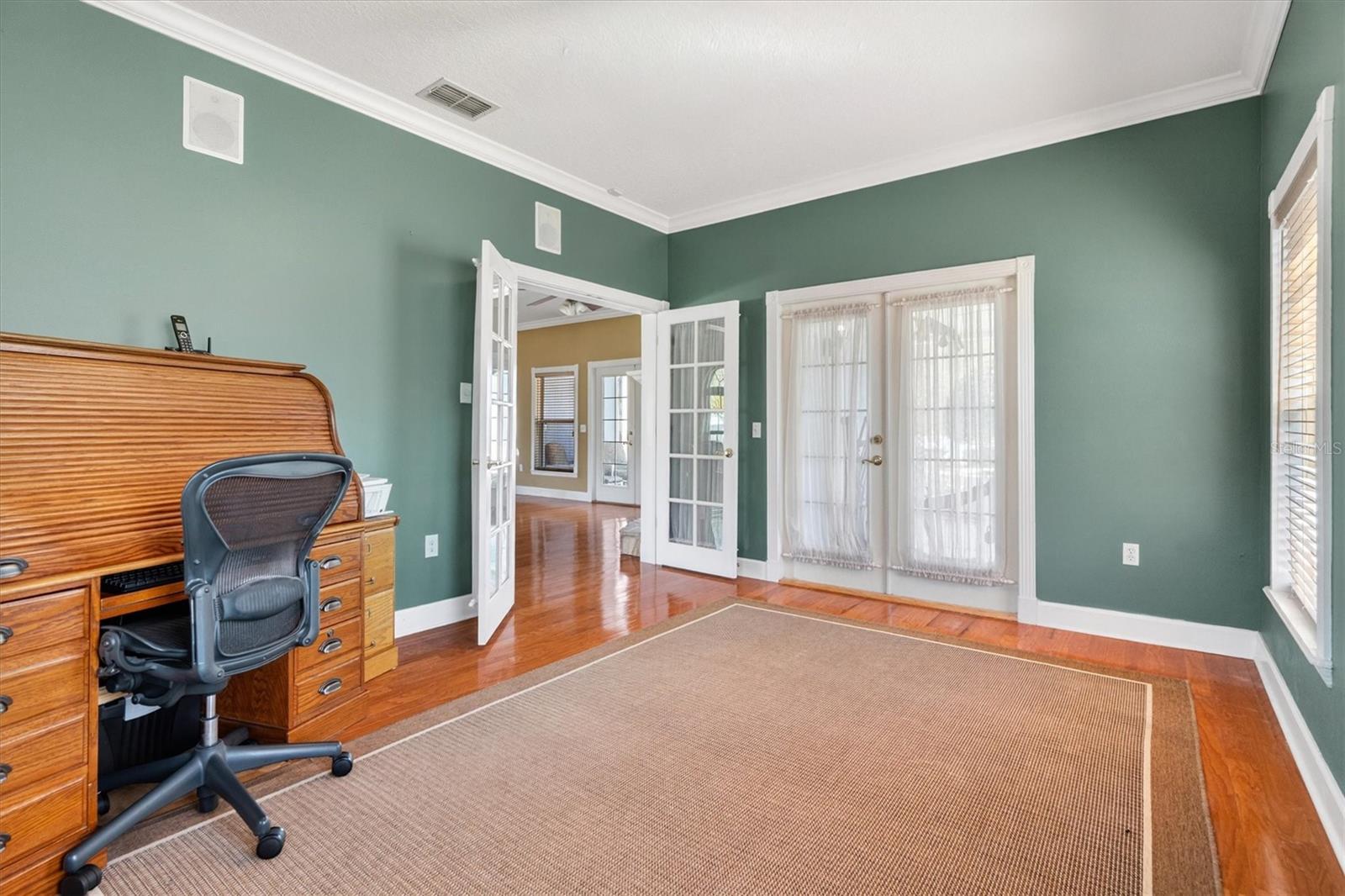 Image 18 of 79 For 441 Courtlea Oaks Boulevard